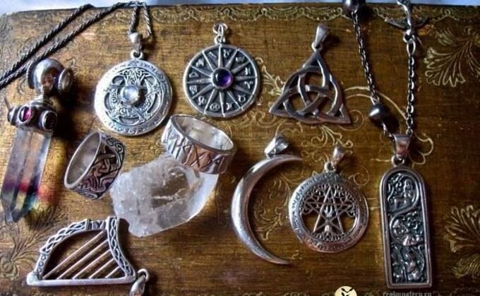 cineálacha amulets le haghaidh sláinte agus dea-ádh