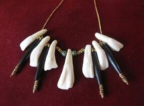 Amulets airgid